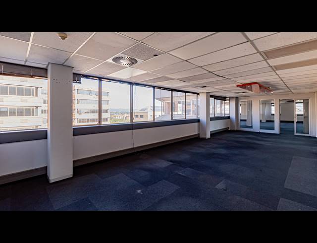 1,174M² OFFICE TO LET IN FERNDALE